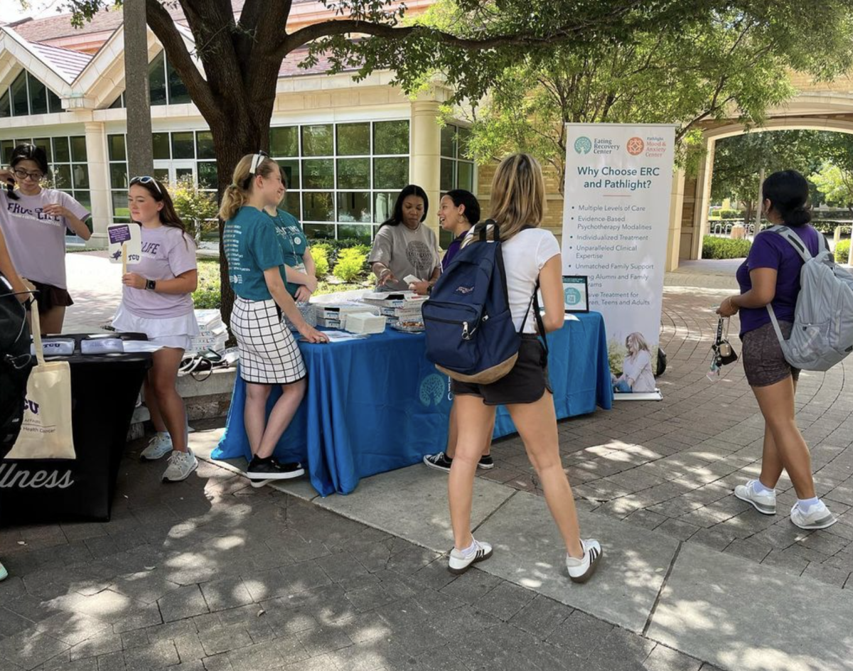 TCU students at a wellness fair (@thehealthyfrog)